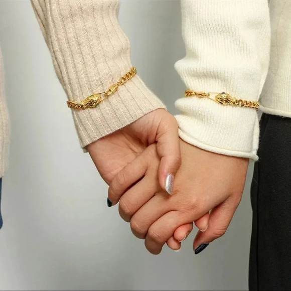 Serpenti Green Eyes Snake 18K Gold Stainless Steel Waterproof Chain Bracelet - Picture 5 of 17